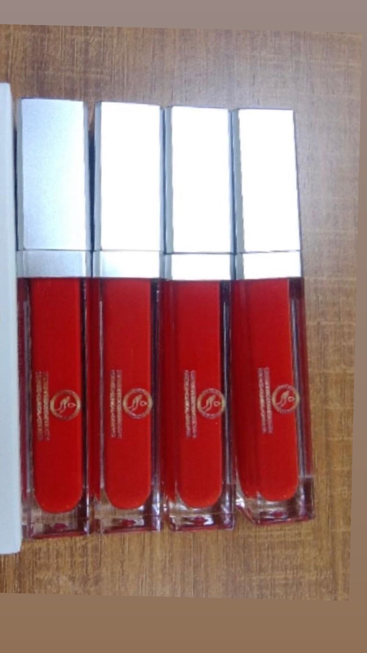 The Queen lipgloss. - Skinfeedcosmetic